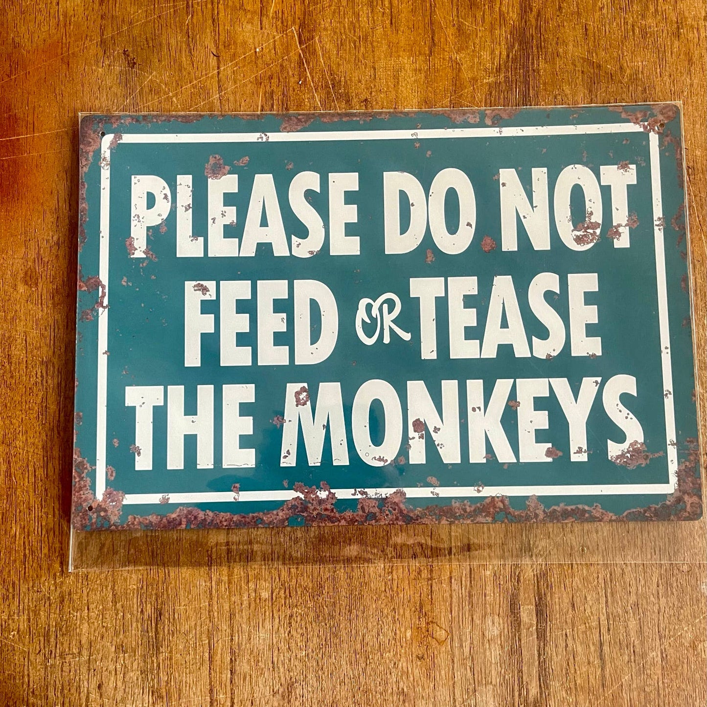 Do Not Feed the Monkeys | Metal Sign Plaque