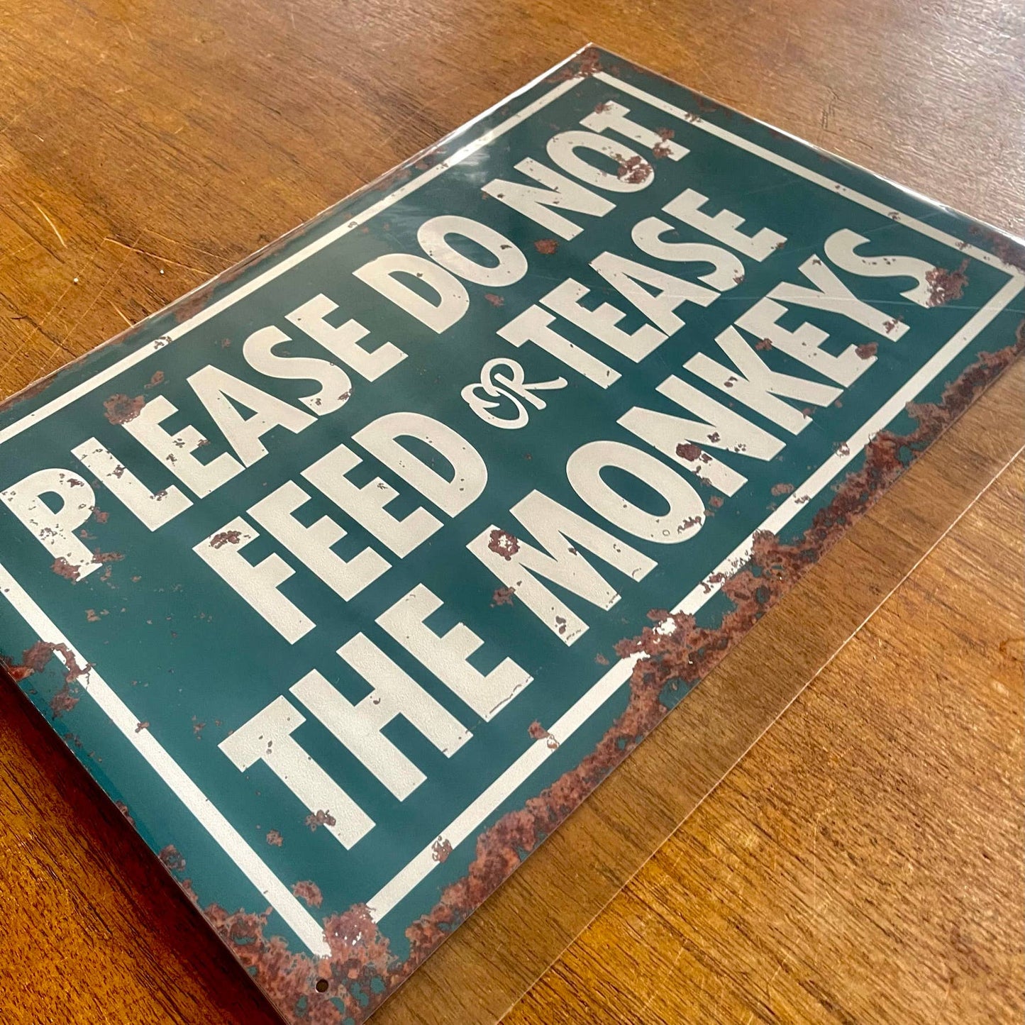 Do Not Feed the Monkeys | Metal Sign Plaque