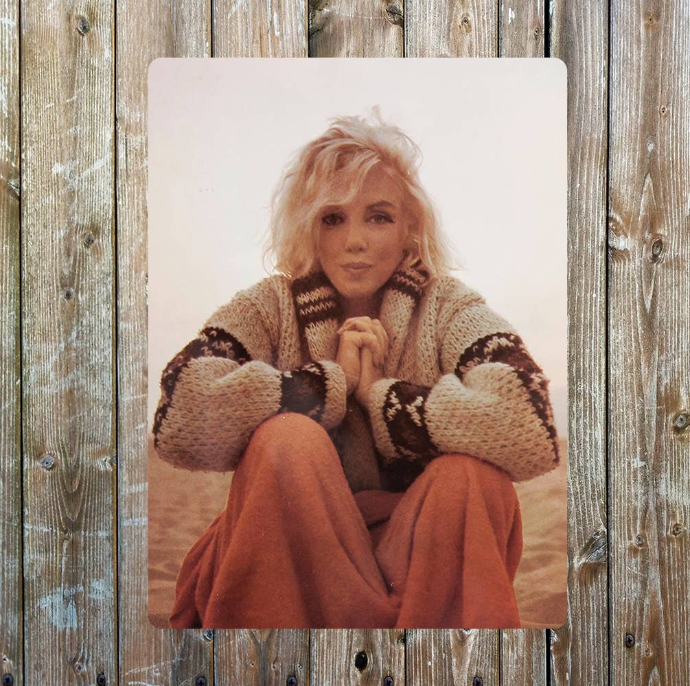Marylin Monroe Knitting | Metal Wall Sign